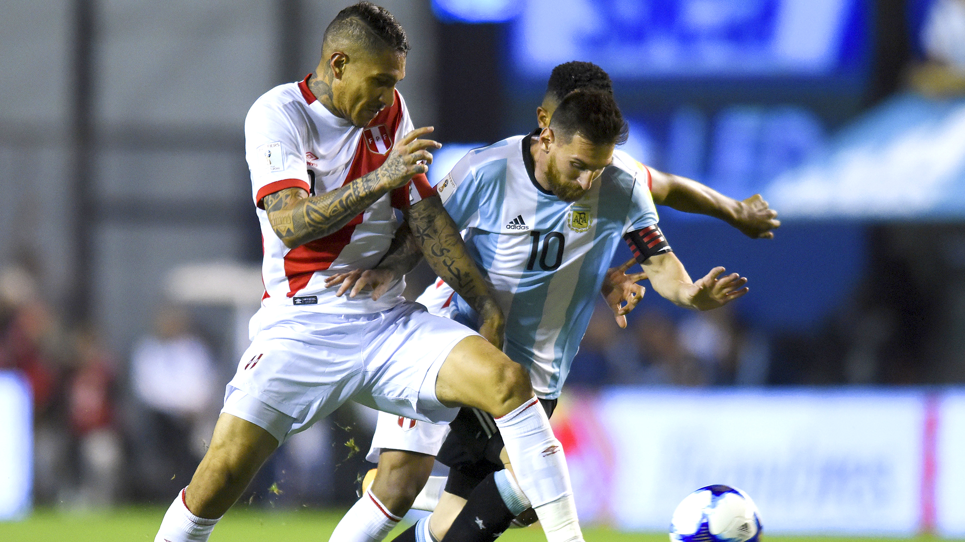 Paolo Guerrero dio positivo en el partido disputado ante Argentina en la Bombonera, por las Eliminatorias Sudamericanas (Getty)