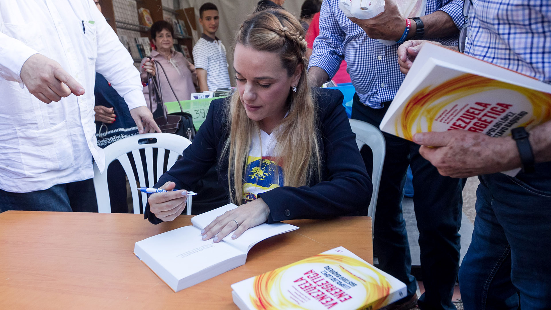 Lilian Tintori firmó ejemplares en la presentación (EFE)
