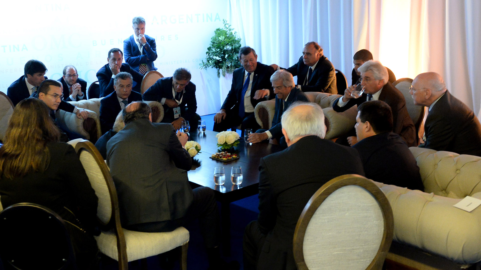 Mauricio Macri reunido con los presidentes de la región y un grupo de funcionarios