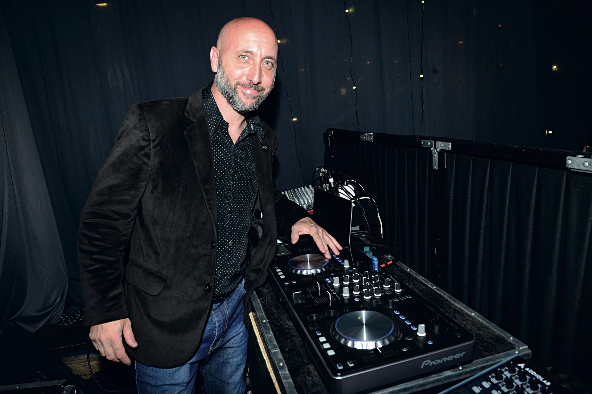 El DJ Pablo Schammas le puso ritmo a la noche