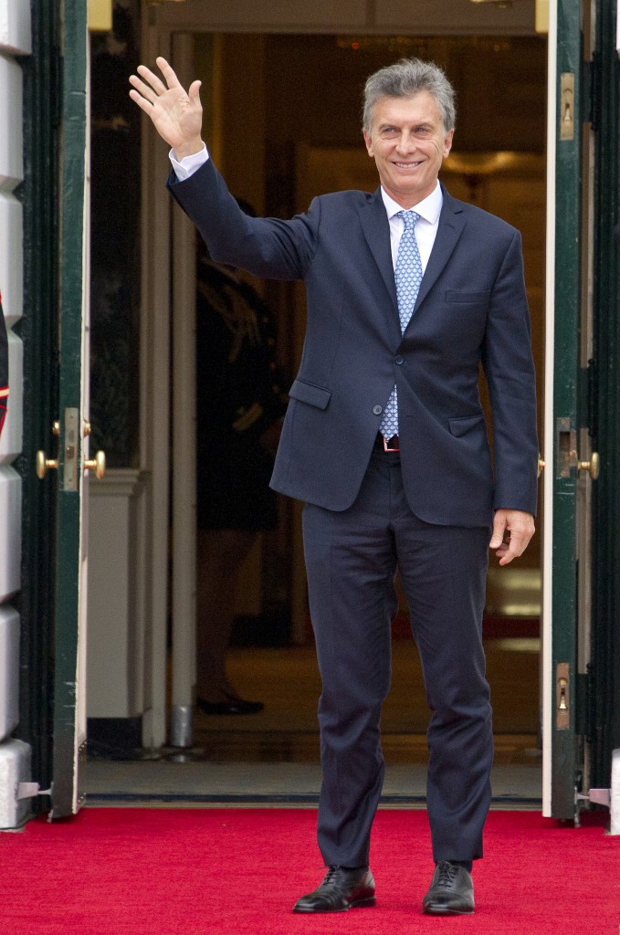 WASHINGTON, DC - MARCH 31: Mauricio Macri, President of Argentine Republic arrives for the working dinner for the heads of delegations at the Nuclear Security Summit on the South Lawn of the White House March 31, 2016 in Washington, D.C.. (Photo by Ron Sachs-Pool/Getty Images)