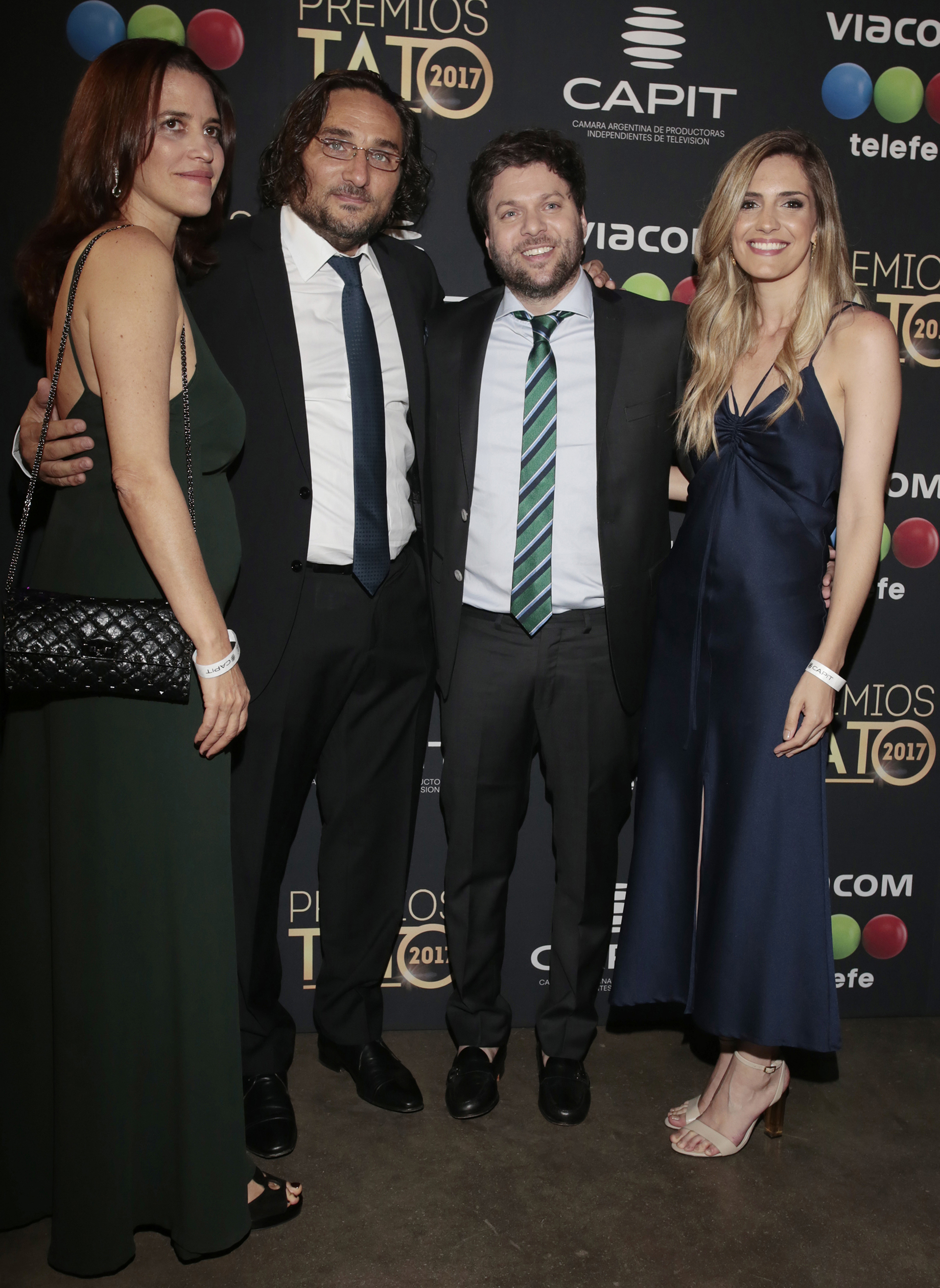 Martín Kweller y Guido Kaczka con sus respectivas mujeres
