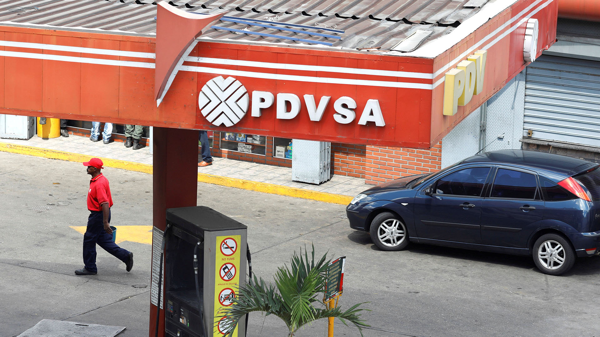 Una estación de servicio de PDVSA (Reuters)