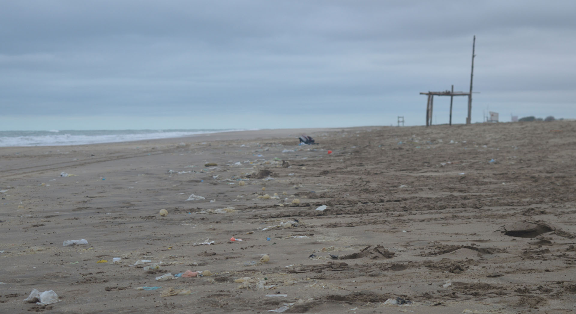 Las playas de la costa bonaerense no escapan de la contaminación ambiental