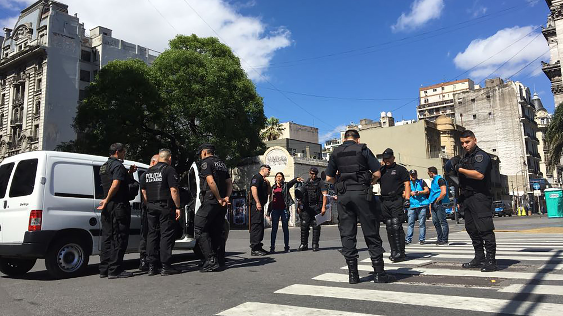 Efectivos de la Policía de la Ciudad en la zona del Congreso