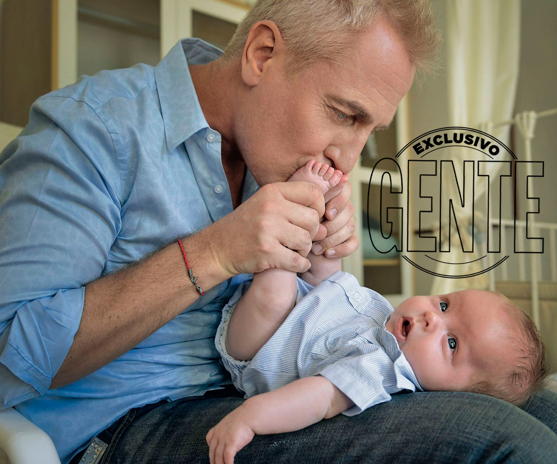 Mirko recibe los mimos de papá Foto: Fabián Uset/GENTE