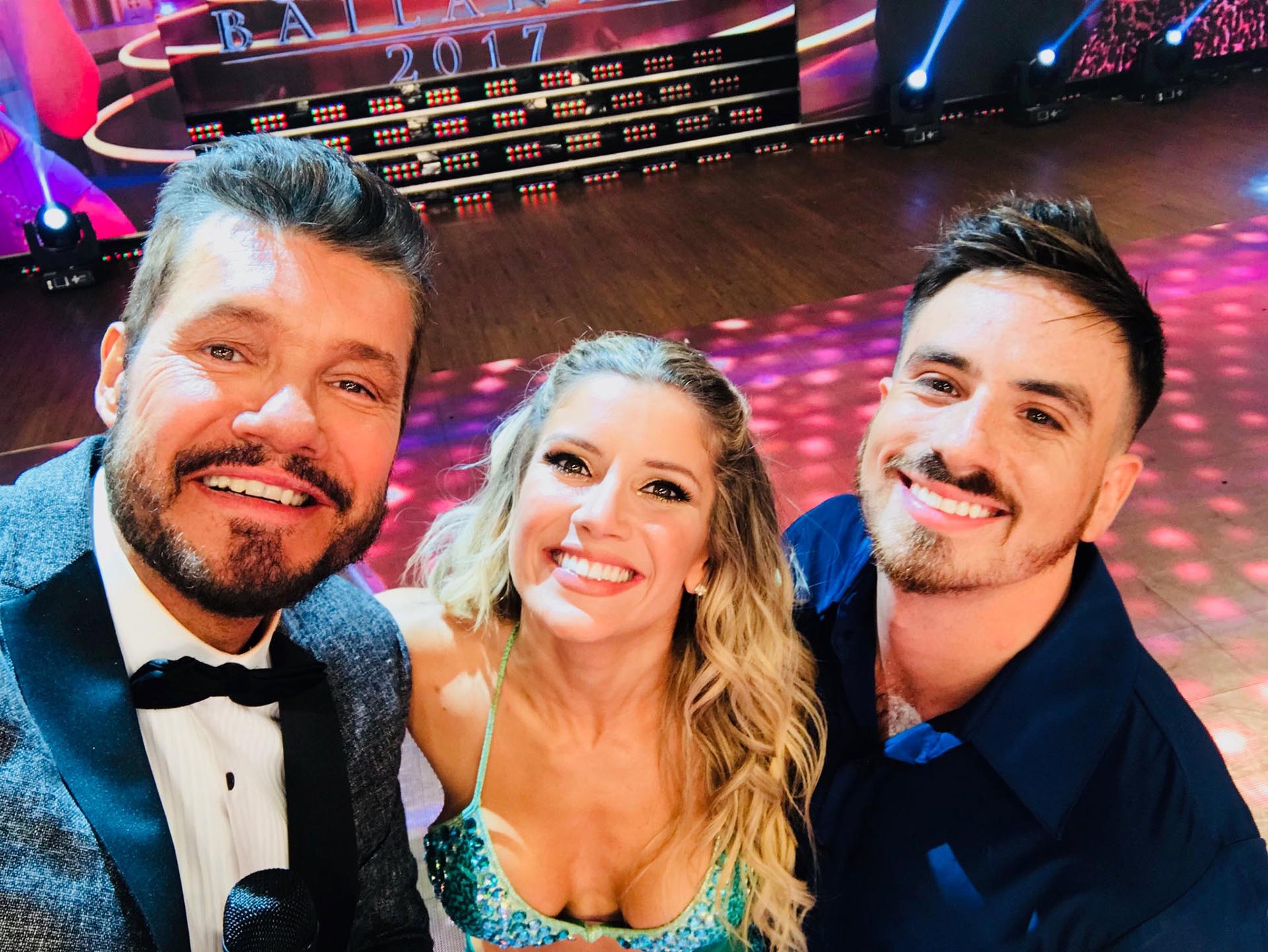 Selfie de Tinelli con Fede Bal y Laurita Fernández