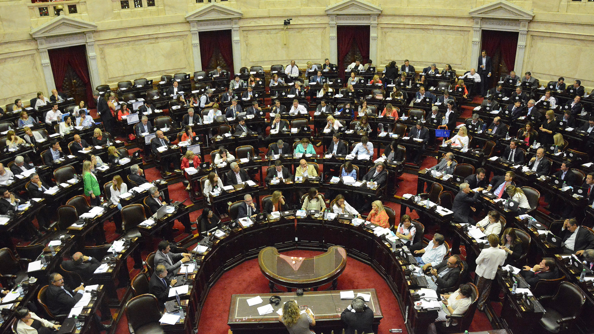 Con lo justo fue aprobada la reforma previsional que regirá desde marzo 2018 (Télam)