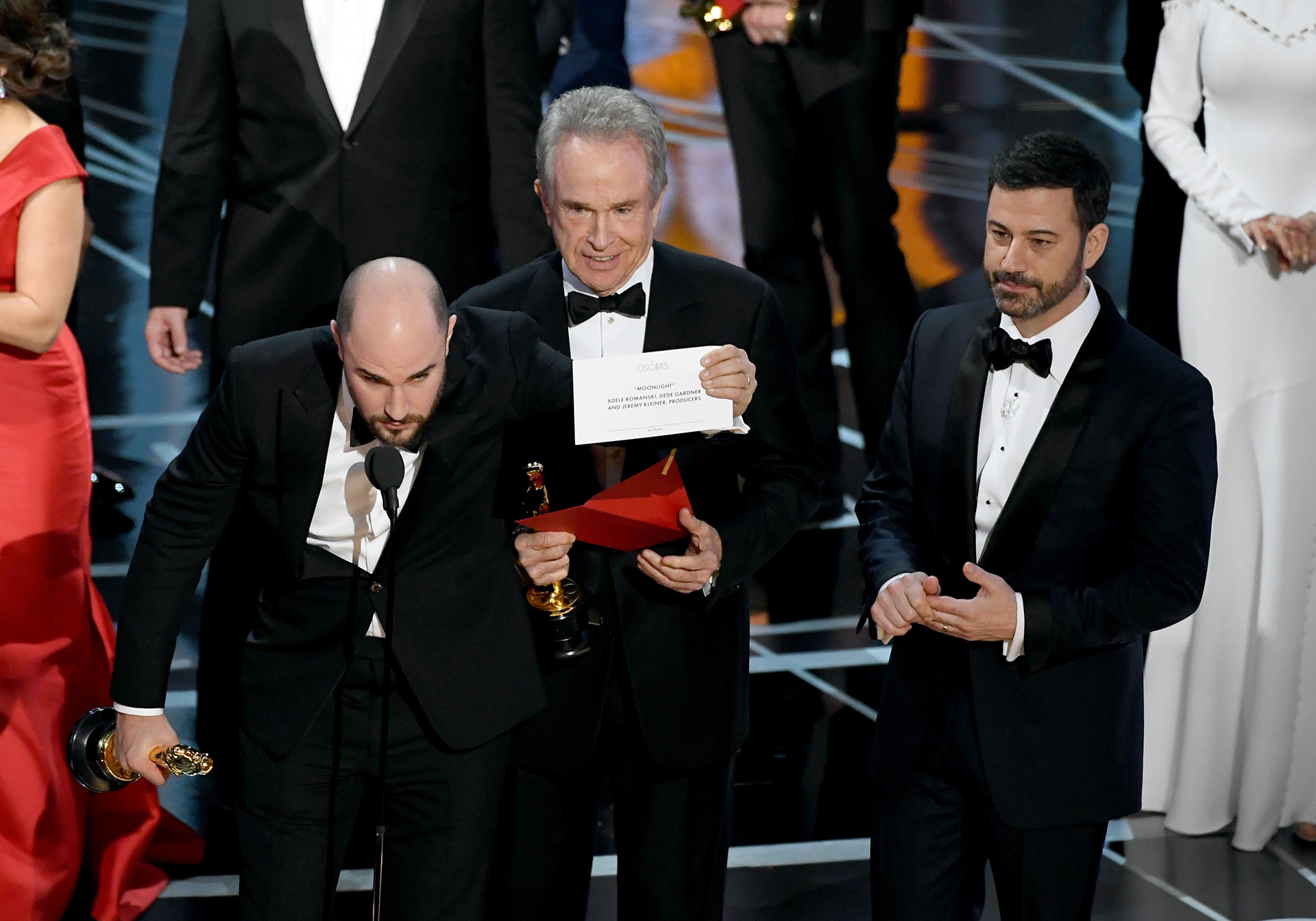 26/2 El productor de la película La La Land, Jordan Horowitz, anuncia que hubo un error y que en realidad el ganador del Oscar a la mejor película es Monlight, en el blooper más increíble de la historia de los premios de la Academia de Hollywood