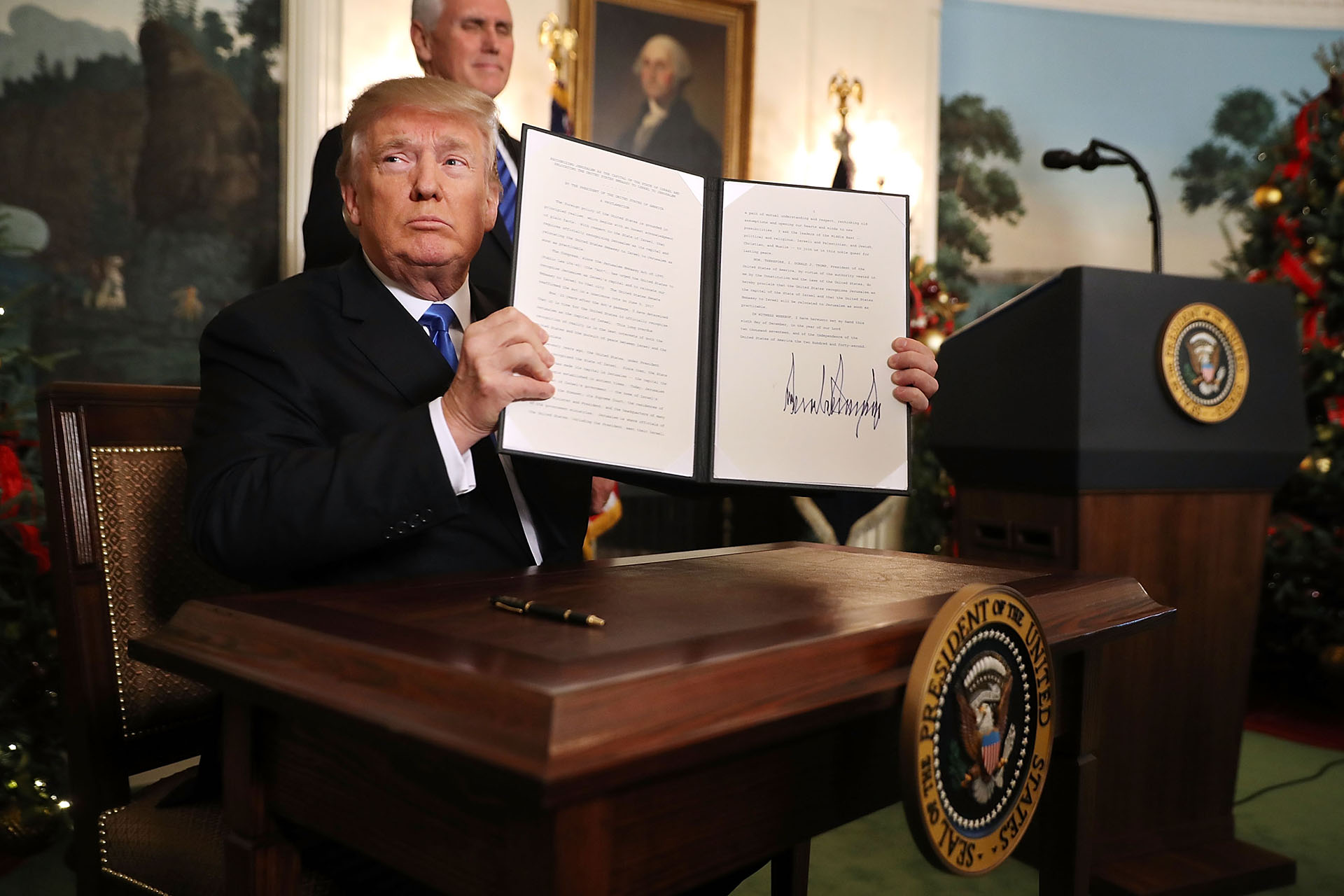 6/12 Donald Turmp firma la resolución que reconoce oficialmente a Jerusalén como capital de Israel y anuncia que Estados Unidos mudará su embajada a esa ciudad.