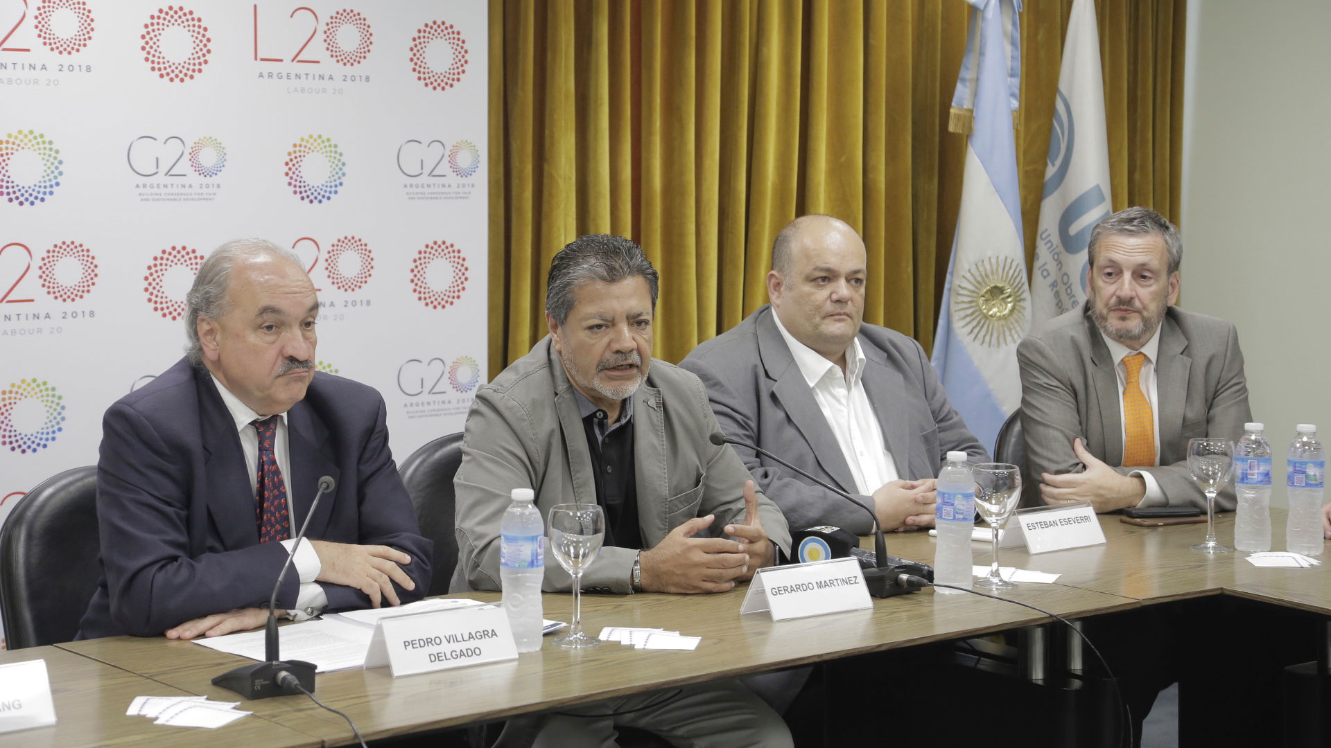 El sherpa argentino, Pedro Villagra Delgado; el presidente del L20, Gerardo Martínez; y el Sherpa del ministerio de Trabajo, Esteban Eseverri