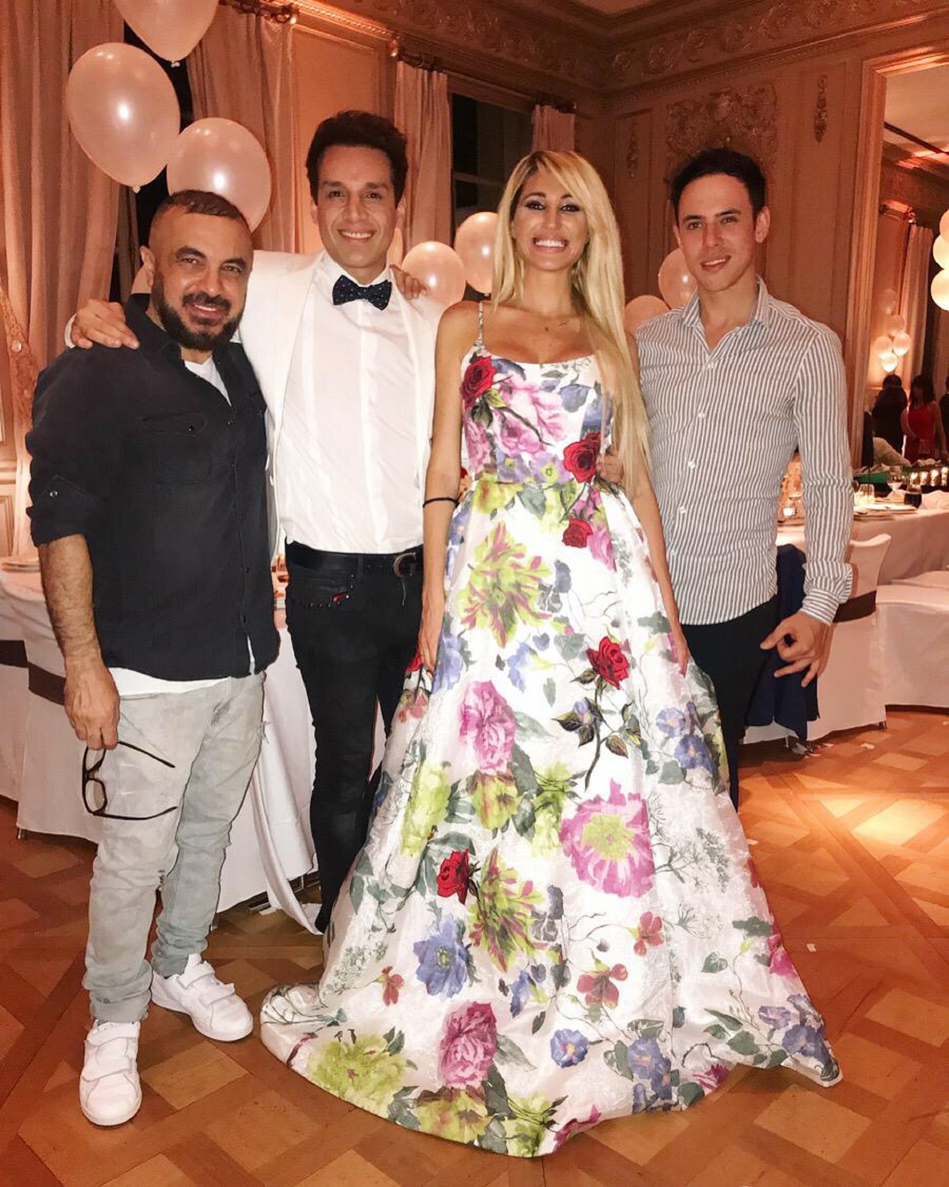 Victoria Xipolitakis compartió su gran noche con amigos