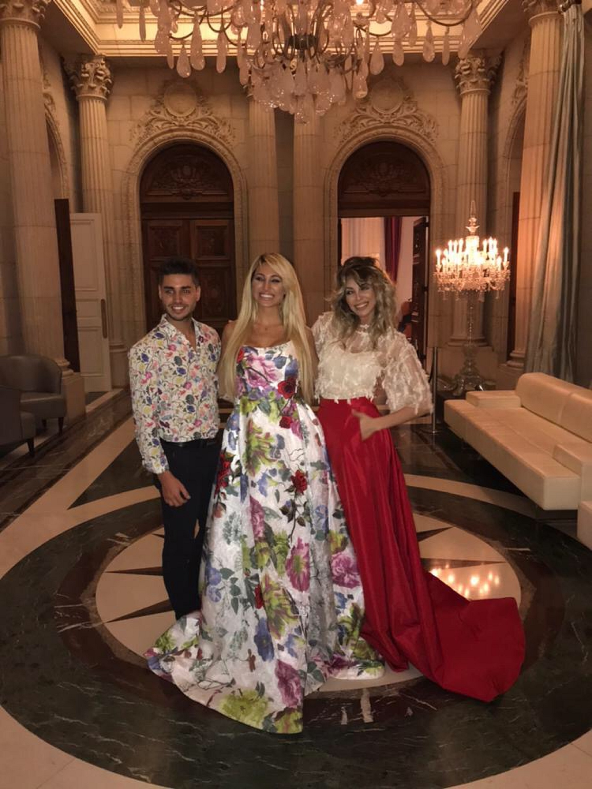 Victoria Xipolitakis junto a sus hermanos Stefi y Nicolás