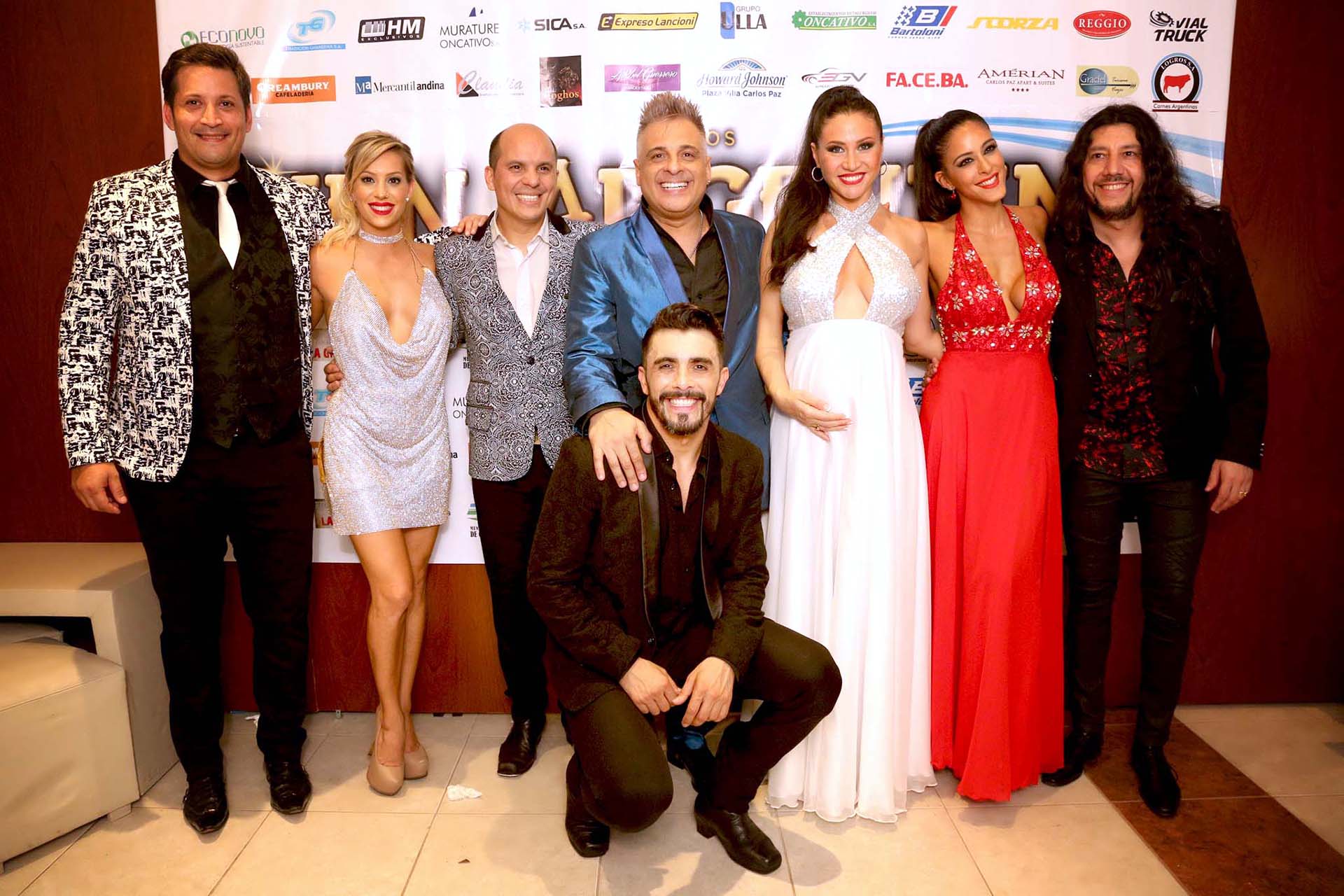 El elenco de “Bien Argentino”, entre ellos, Marcelo Iripino, Facundo Toro, Fernando Bertona, Adable Guerrero, Noelia Marzol, Celeste Muriega, Zaul Showman y Ángel Carabajal (Fotos: Teleshow/Mario Sar)