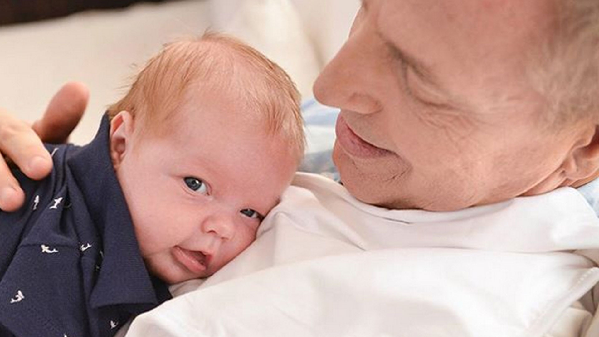 ¡Es muy lindo! Mirko, el hijo de Marley, nació el 27 de octubre en los Estados Unidos y a través de un viente subrogado. De origen eslavo, su nombre significa “glorioso por haber asegurado la paz”. Lo que también le aseguró al conductor fue la sonrisa eterna y esa mirada de padre. Corrección: ¡son muy lindos los dos! (Foto: Instagram)