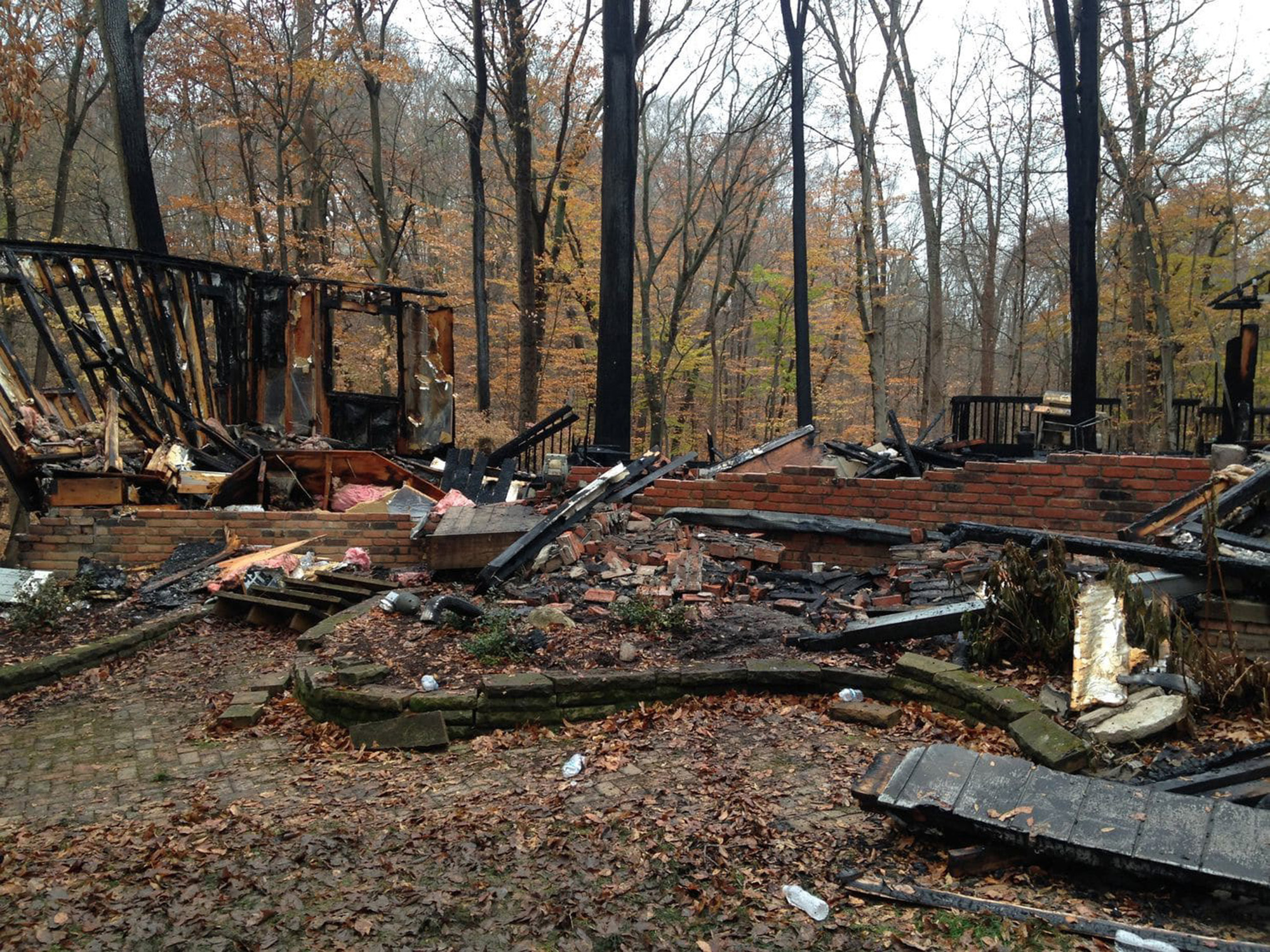 Will y Lauren Powers poseían una casa en Farmington Hills (Michigan) pero acabó reducida a cenizas por un incendio (Cortesía de Will y Lauren Powers)