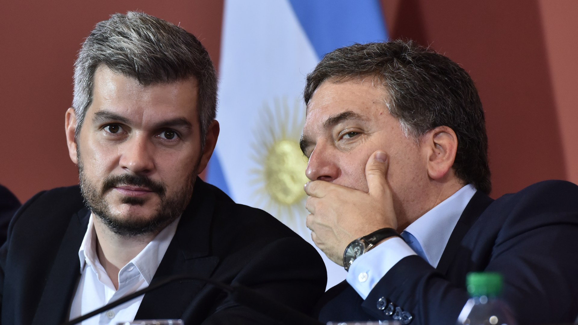 Marcos Peña y Nicolás Dujovne son los encargados de firmar las Decisiones Administrativas que modifican el Presupuesto (Adrián Escandar)