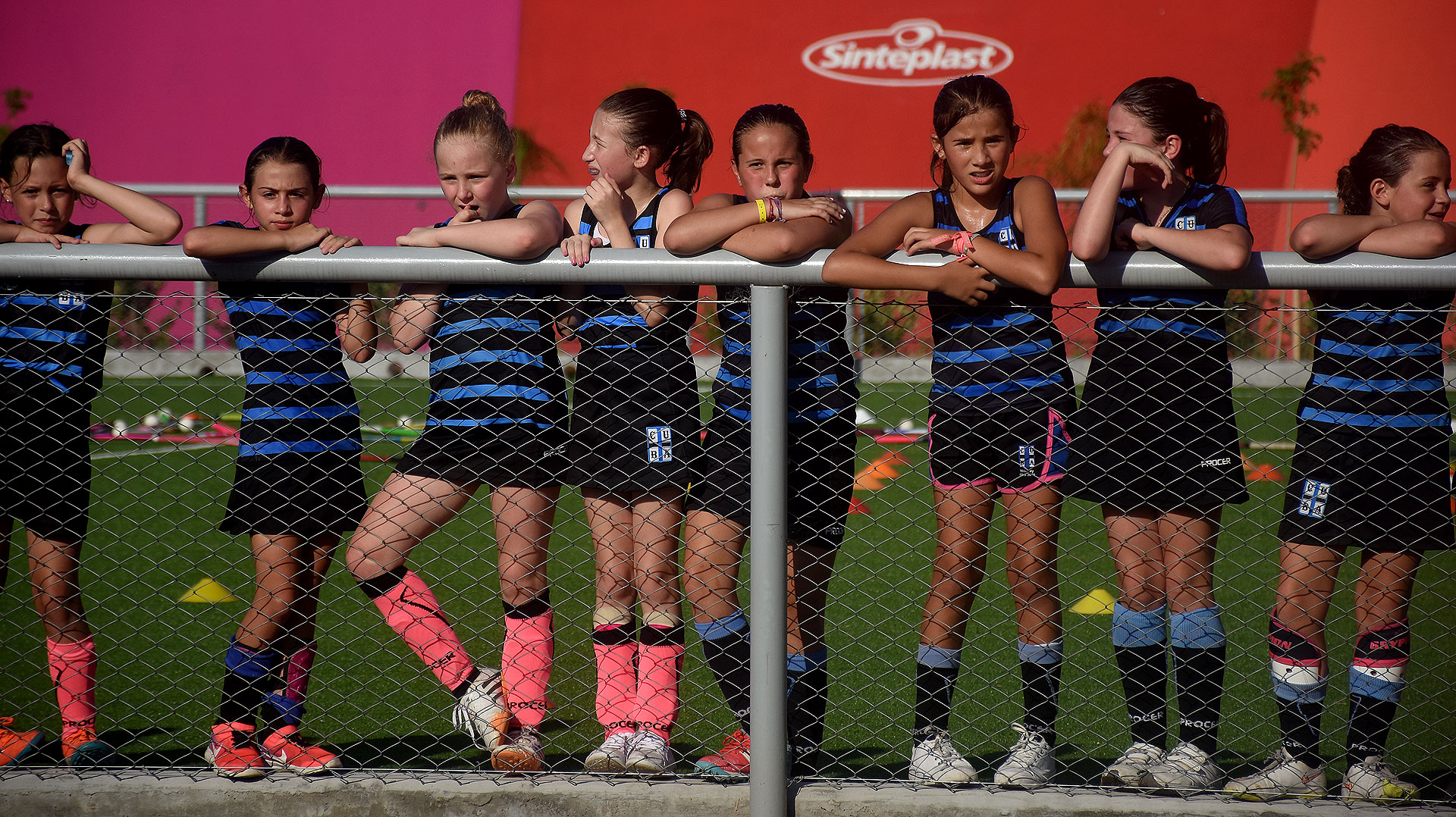 Alrededor de 50 niñas participaron de la clínica de hockey sobre césped