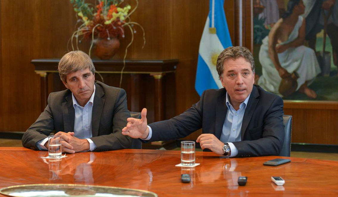 Los ministros Luis Caputo y Nicolás Dujovne.