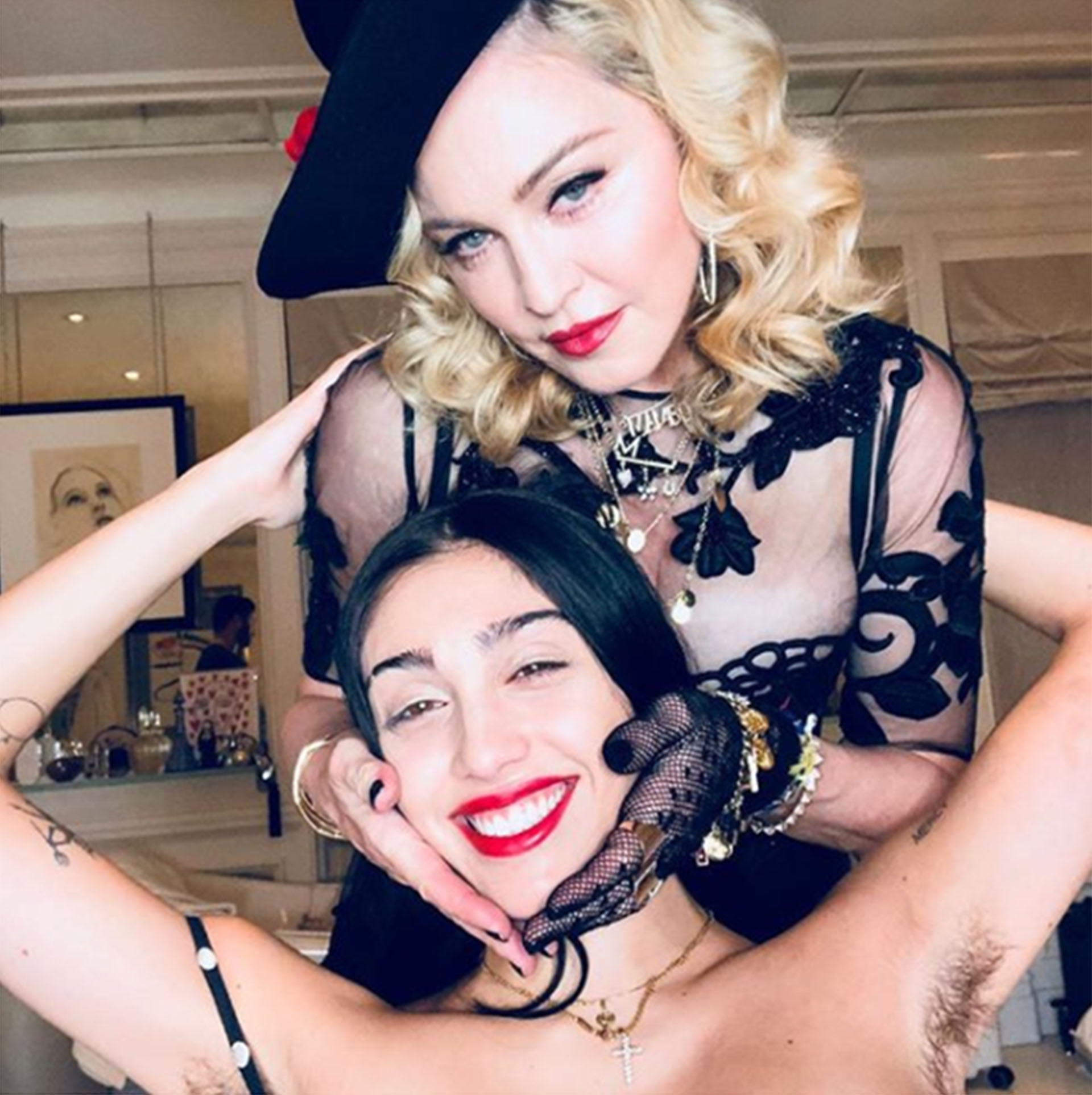 Llueven críticas a Madonna y su hija por esta polémica foto Llueven críticas a Madonna y su hija por esta polémica foto