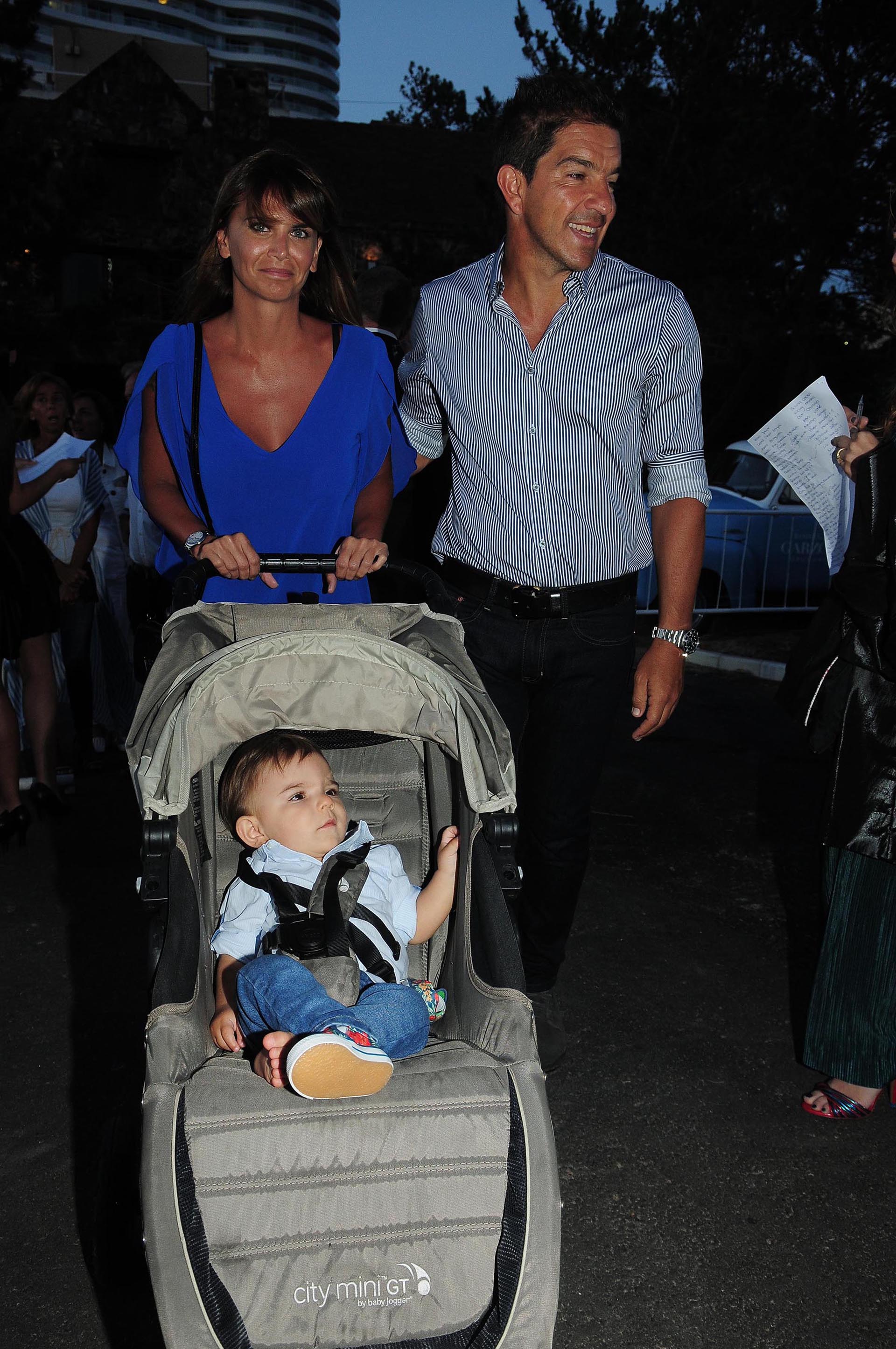Amalia Granata y Leo Squarzon junto a su hijo Roque