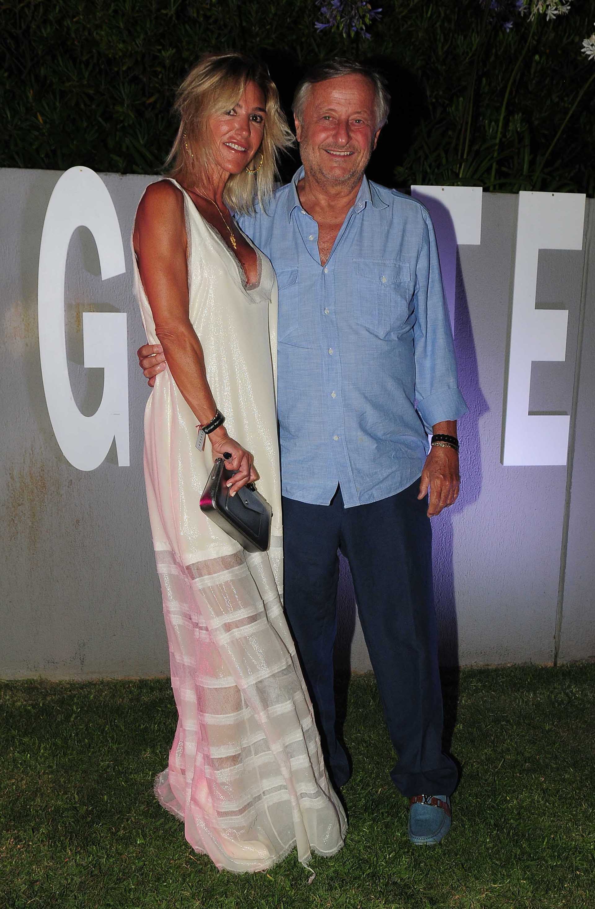 Gabriela Castellani vestido de El Camarín y zapatos de Prada y Cristiano Rattazzi