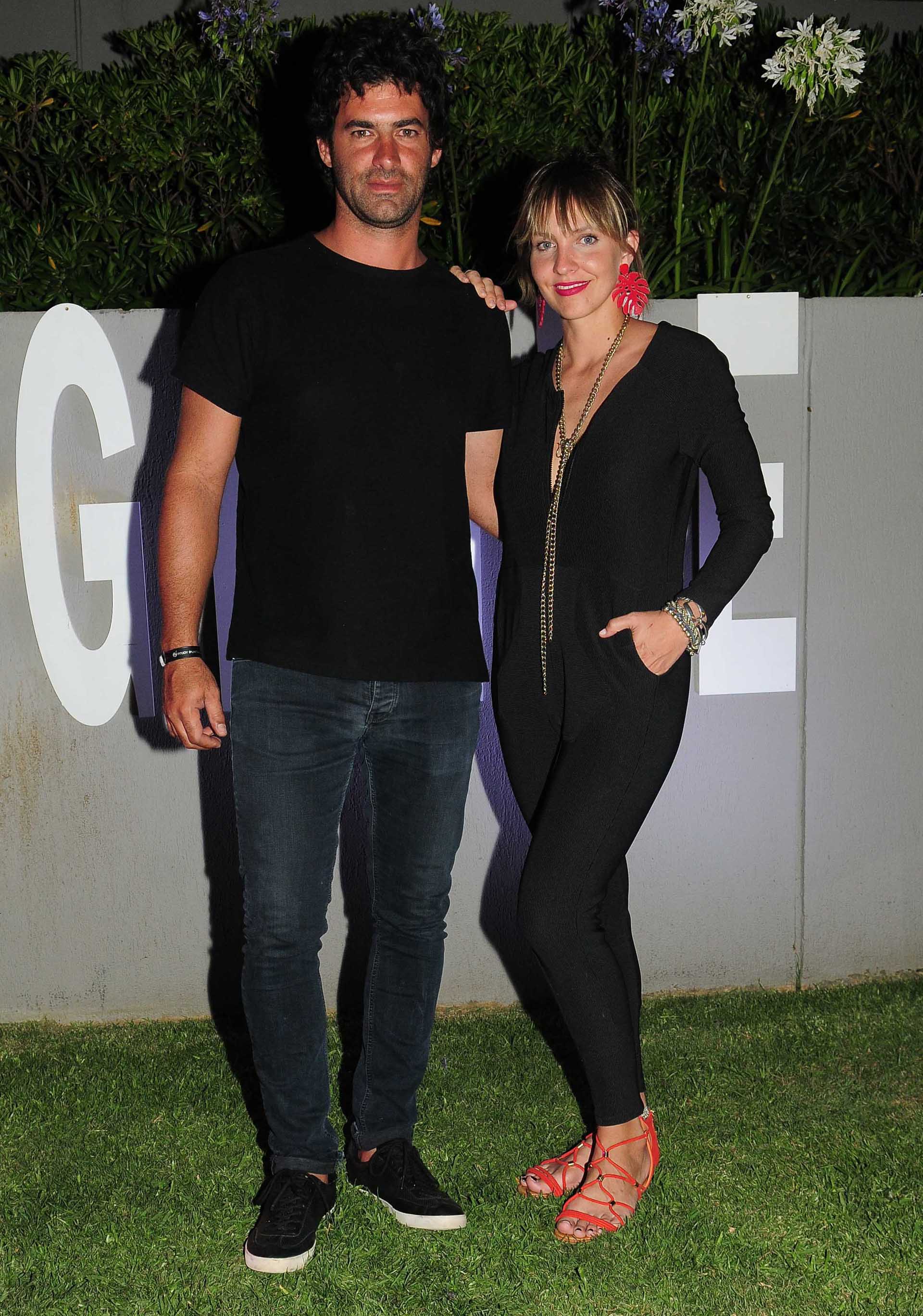 Diego Balut muy casual con total look de Zara y Dolores Manso vestida de María Cher (GM Press Punta del Este)