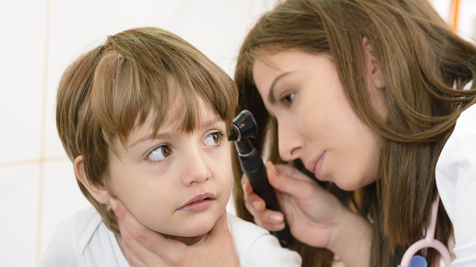 La otitis es la molestia más común durante el periodo vacacional de verano (Getty)
