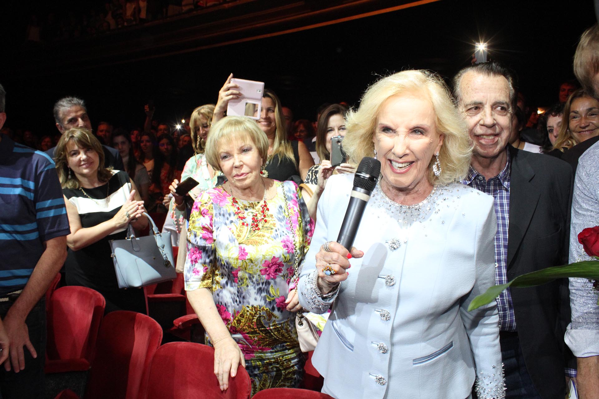 Mirtha Legrand fue a ver “Midachi Kindon” en el teatro Roxy – City Center en Mar del Plata