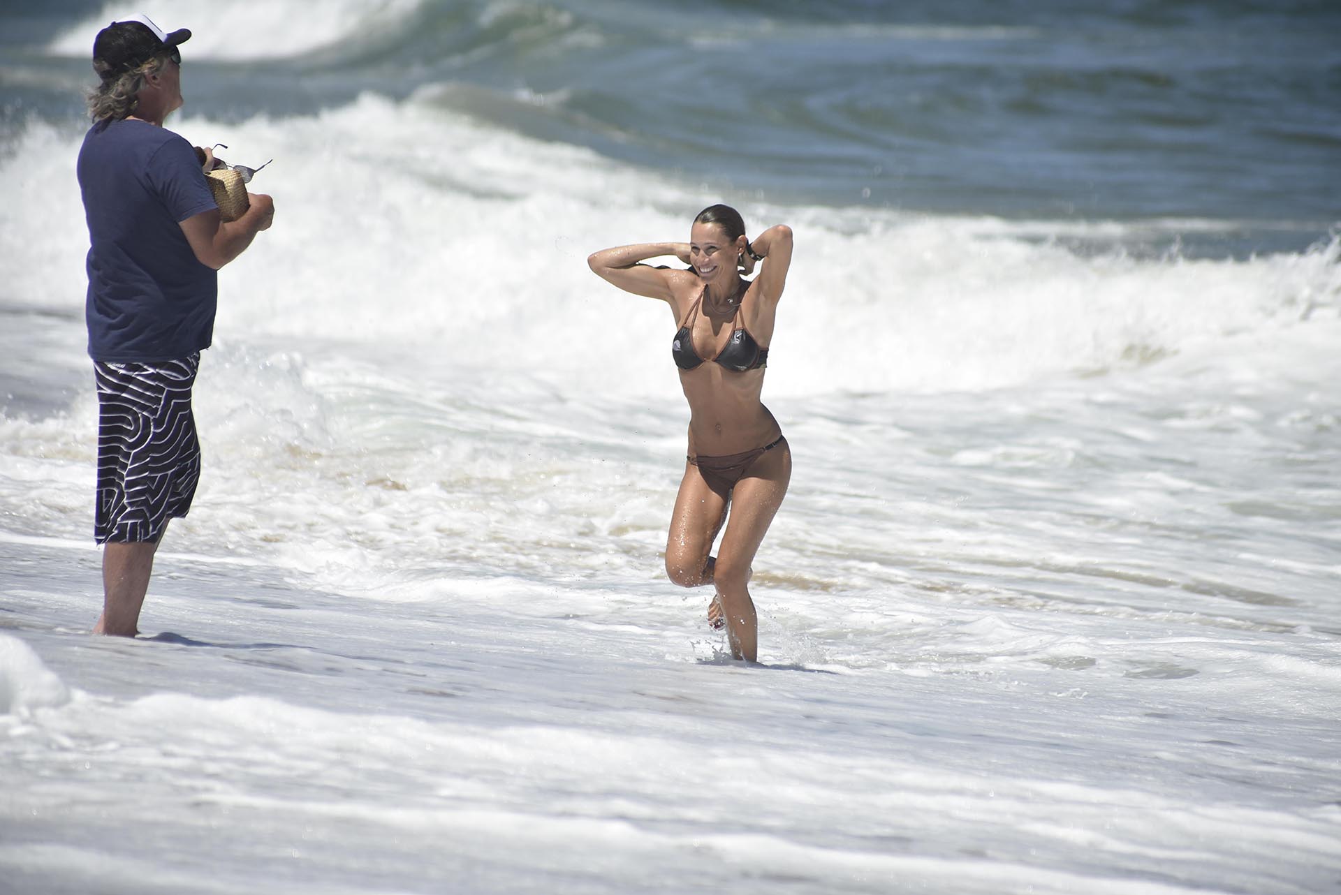 Pampita disfruta de unas vacaciones con sus hijos y amigos. Fuertes rumores aseguran que hubo un encuentro con el ex tenista, pero por el momento no se mostraron juntos frente al público