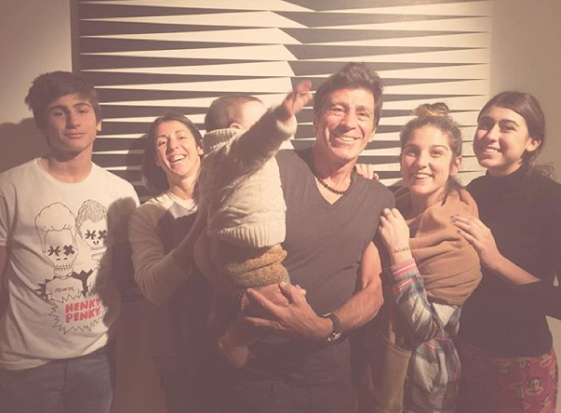Francisco, Valeria, Nico con su nieto Toribio (hijo de Juana) en brazos, Juana y Renata