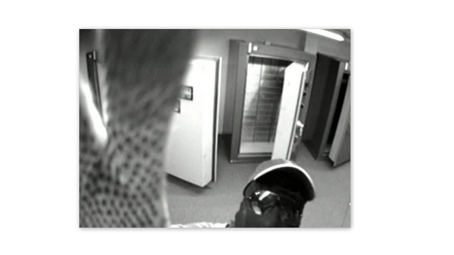Captura de la cámara de seguridad del banco de Acassuso, durante el “robo del siglo”