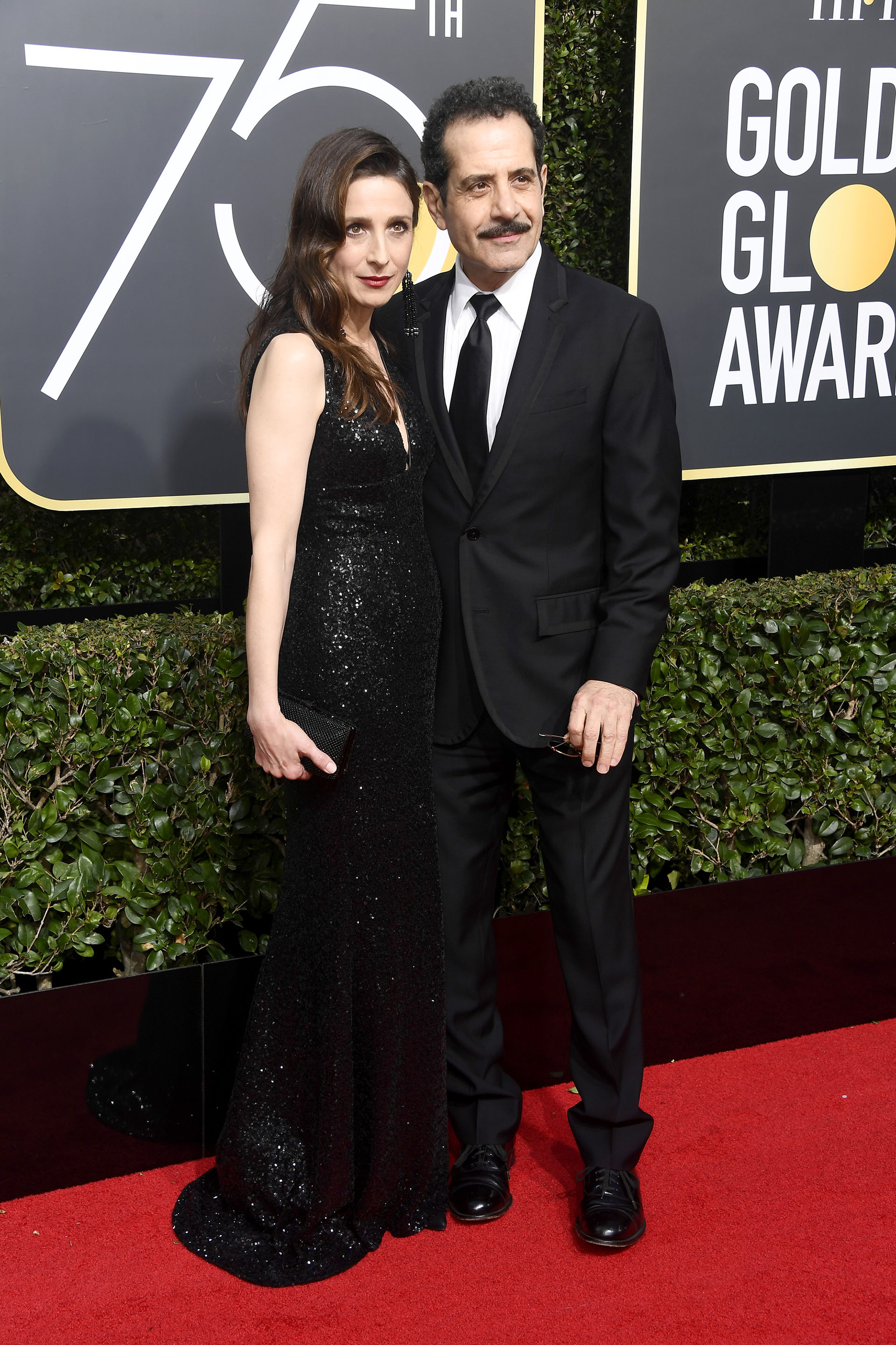 Marin Hinkle y Tony Shalhoub (AFP)
