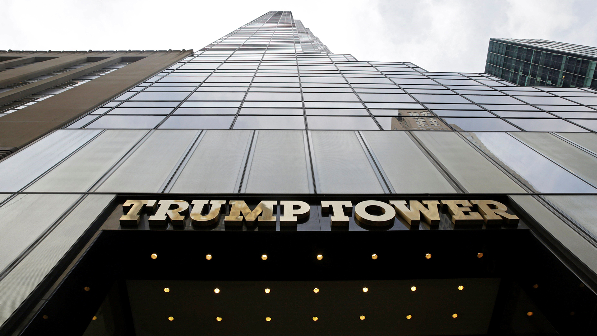 Uno de los edificios de la Organización Trump (EFE/ Jason Szenes)
