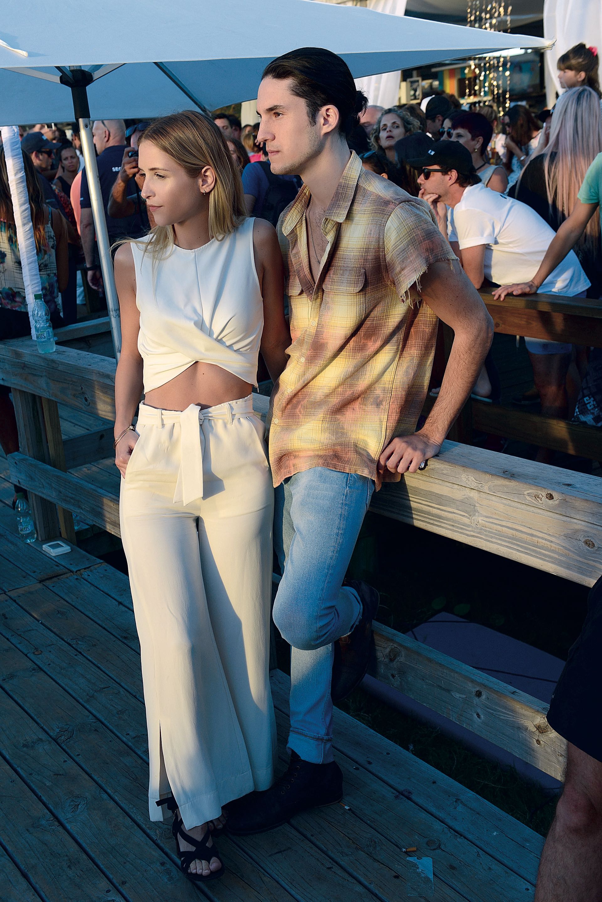 Su hermano Francisco con su novia Martina Villar. Fotos: Ale Carra/GENTE y Enjoy Punta del Este.
