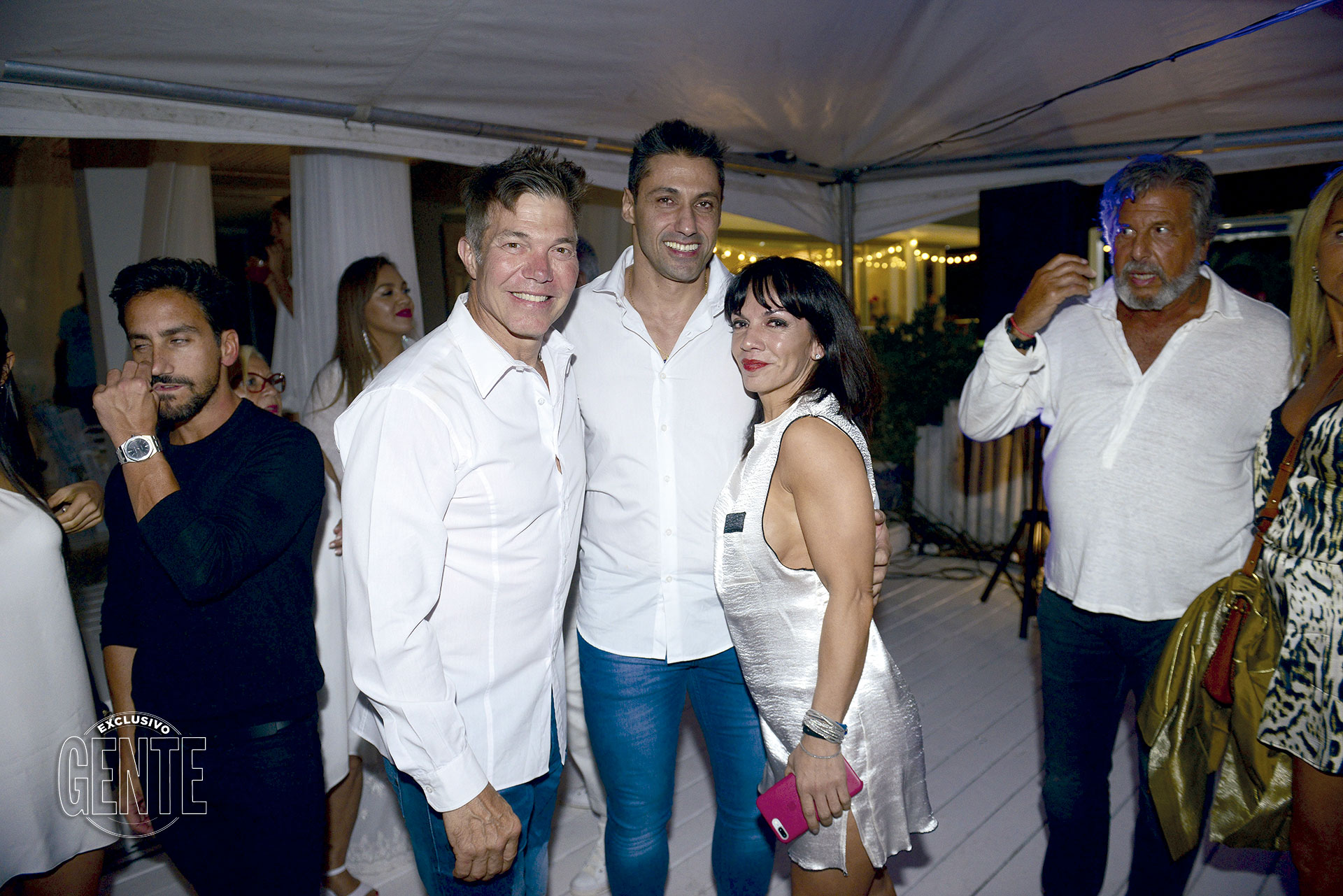 Tito Speranza le cantó el “feliz cumpleaños” a su mujer, Marcela Villagra. Foto: Ale Carra/GENTE