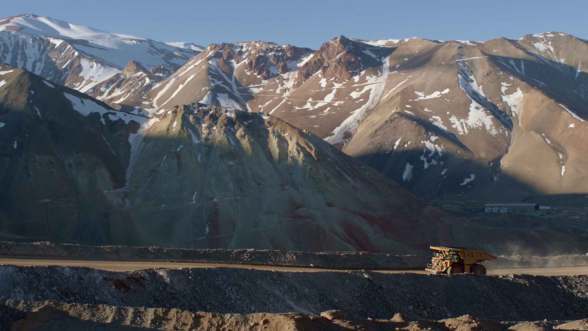 Uno de los “camiones fuera de ruta” que maneja Ana. (Infobae)