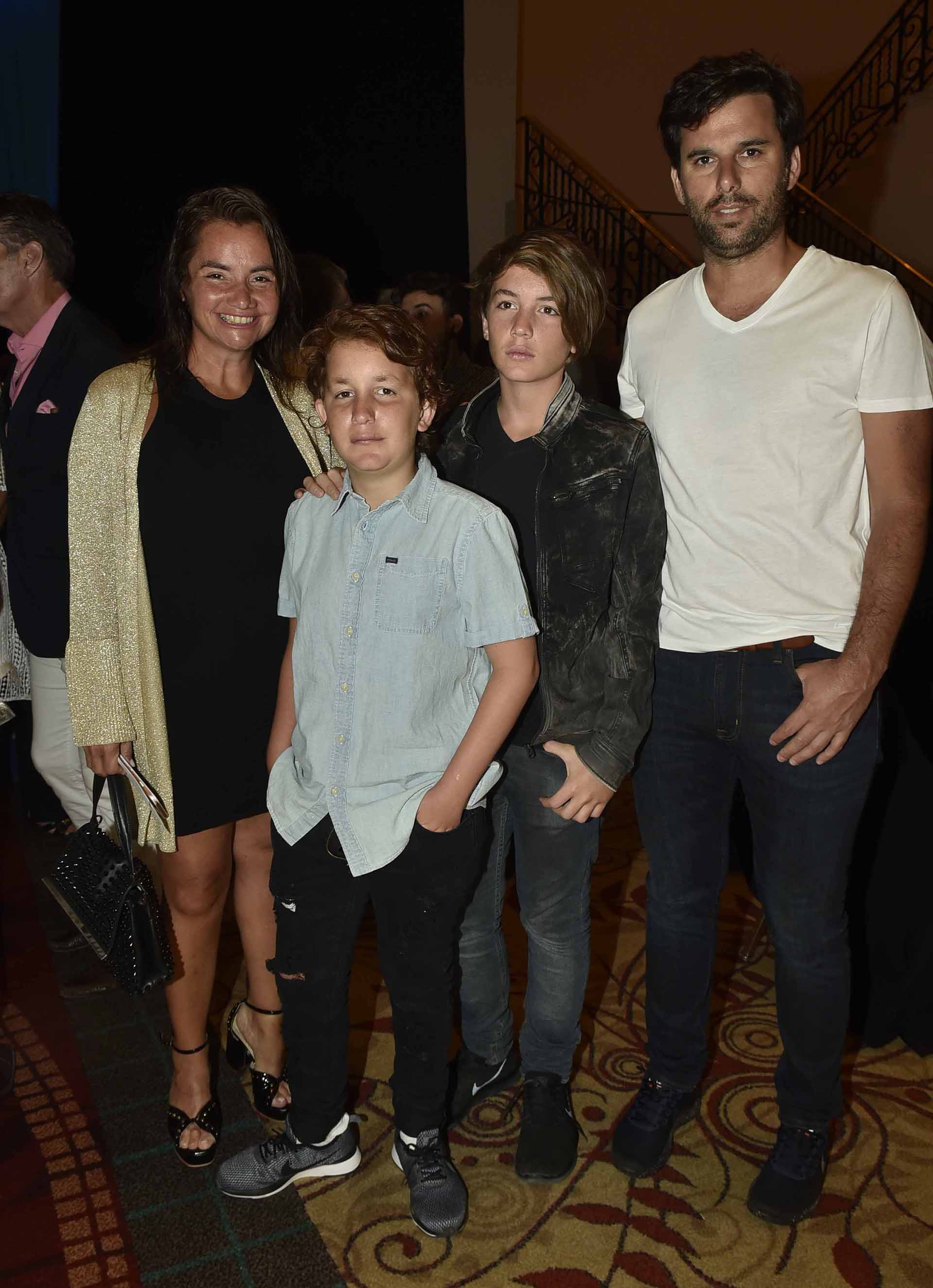 Nancy Pazos junto a sus hijos y su pareja Ignacio Iparraguirre