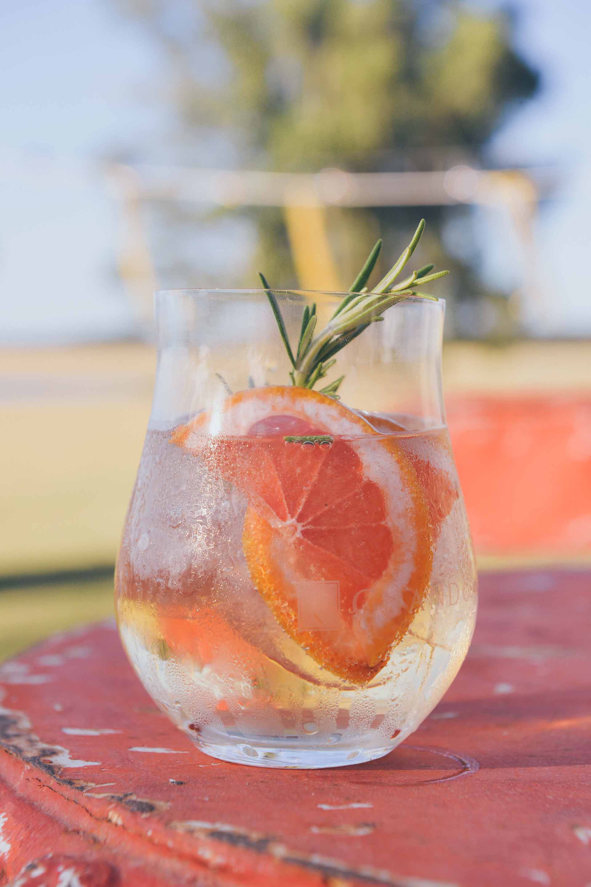 El cierre del recorrido del Délice Tour fue el jueves 4 en La Susana, el beach club de José Ignacio, que le dio un marco ideal a un atardecer que despidió el sol con más de 150 personas quienes se acercaron a disfrutar la propuesta del Sunset de Chandon, entre ellos estuvieron Florencia Raggi y Nicolás Repetto, Agustina Casanova y Soledad Ainesa