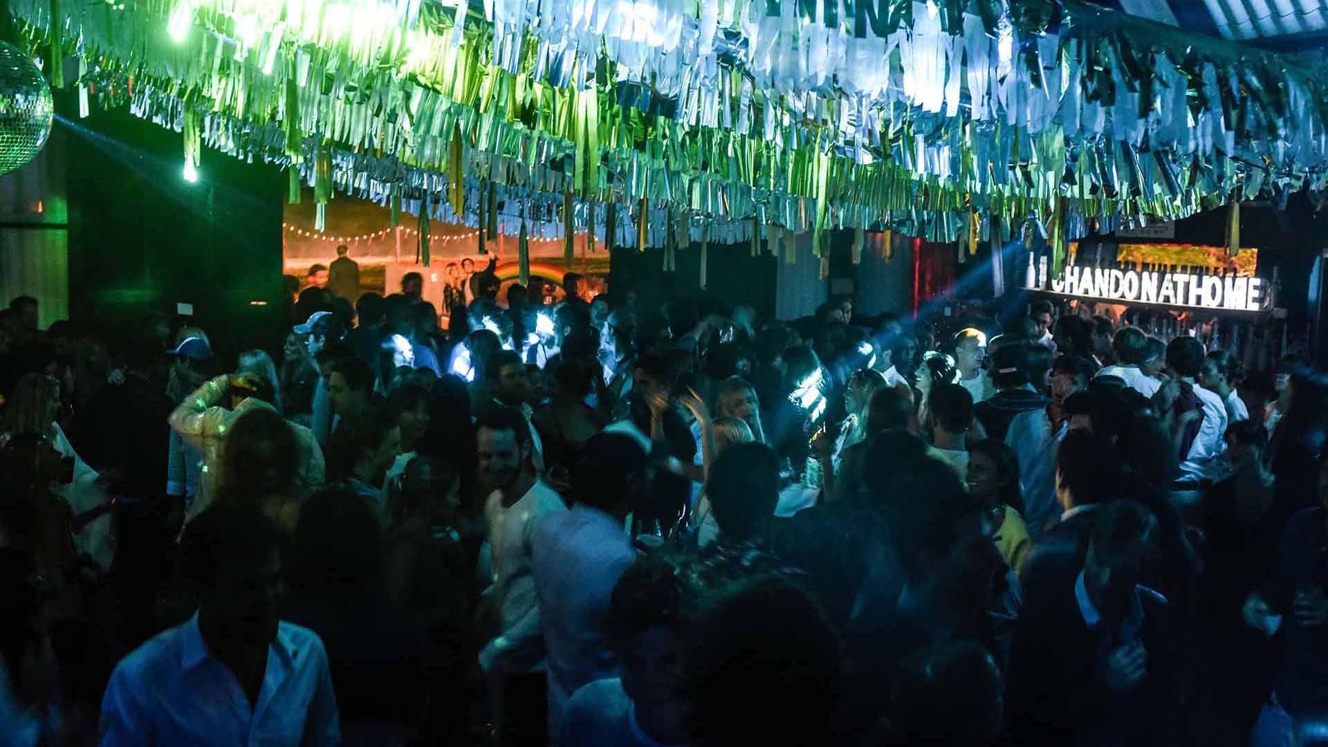 La única condición es que, quien contrate el servicio, ponga las razones para celebrar