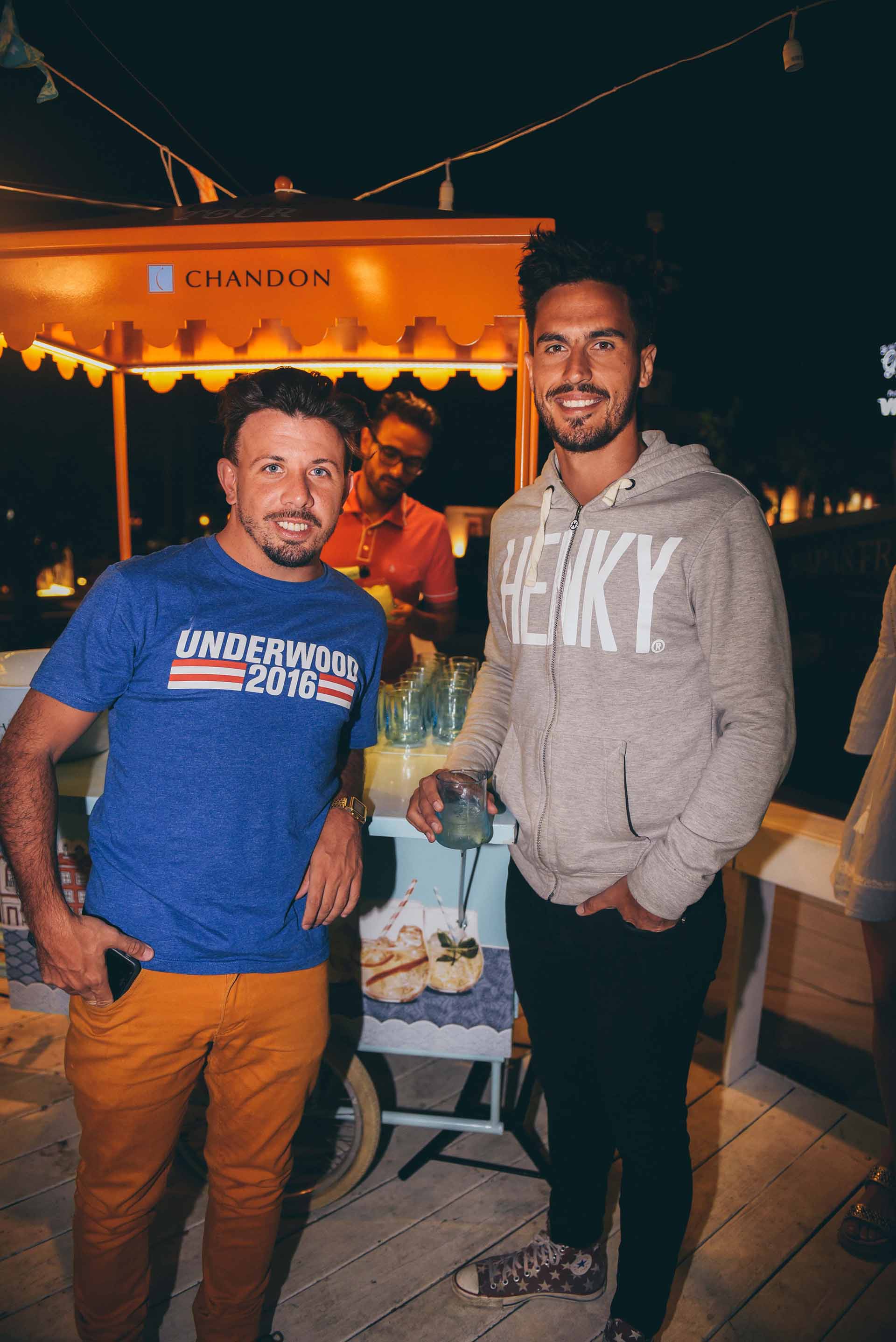 El Délice Tour realizó 8 paradas, ofreciendo sunsets únicos junto a refrescantes cocktails con Chandon Délice y música en vivo, en los paradores, restaurantes y bares más importantes de Punta del Este. Juan Marconi estuvo entre los invitados