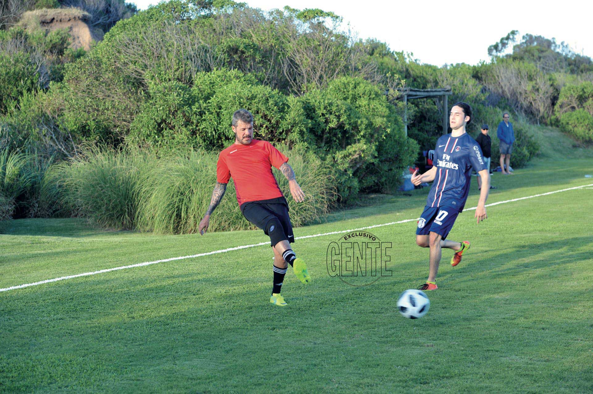 Marcelo y Francisco se enfrentan en la cancha. Foto: Julio Ruiz/GENTE