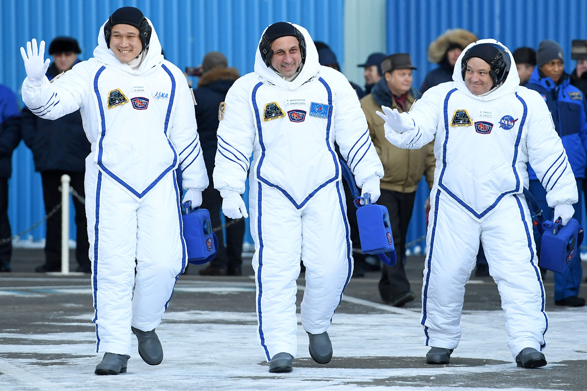 El japonés Norishige Kanai, el ruso Anton Shkaplerov y el estadounidense Scott Tingle