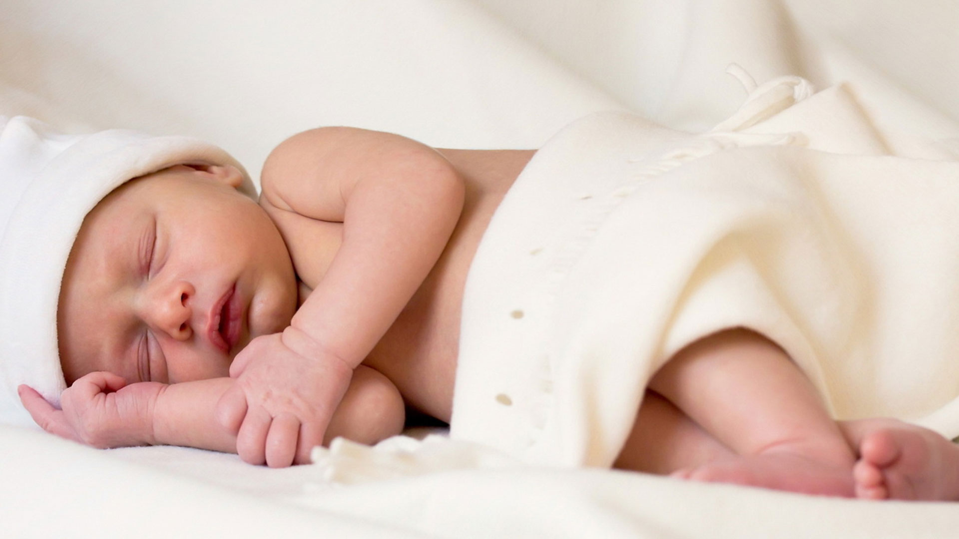 Entre los datos más llamativos está que el 61% de las madres comparte cama con el bebé, cuando lo recomendable es que se comparta habitación pero que el niño tenga su propio lugar para dormir
