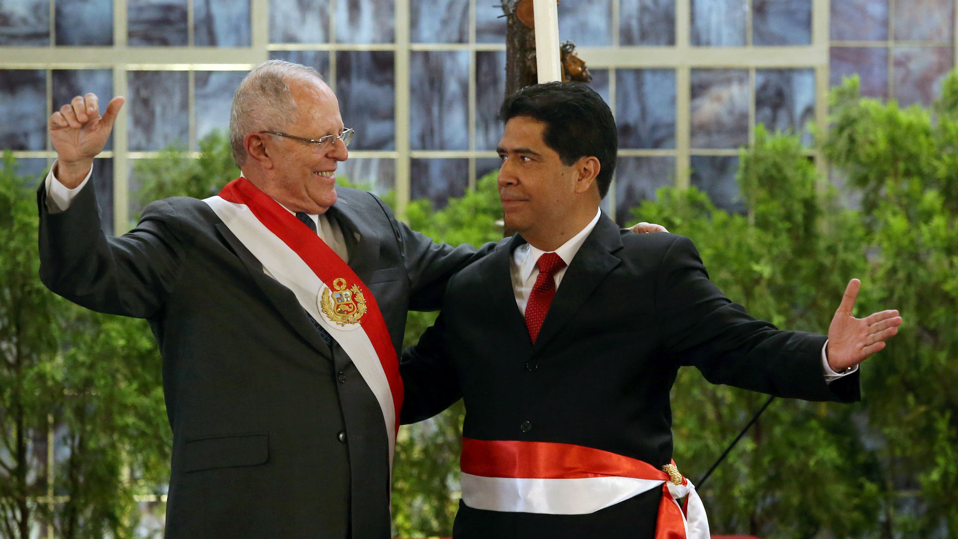 El presidente con el nuevo ministro de Trabajo Javier Barreda (Reuters)