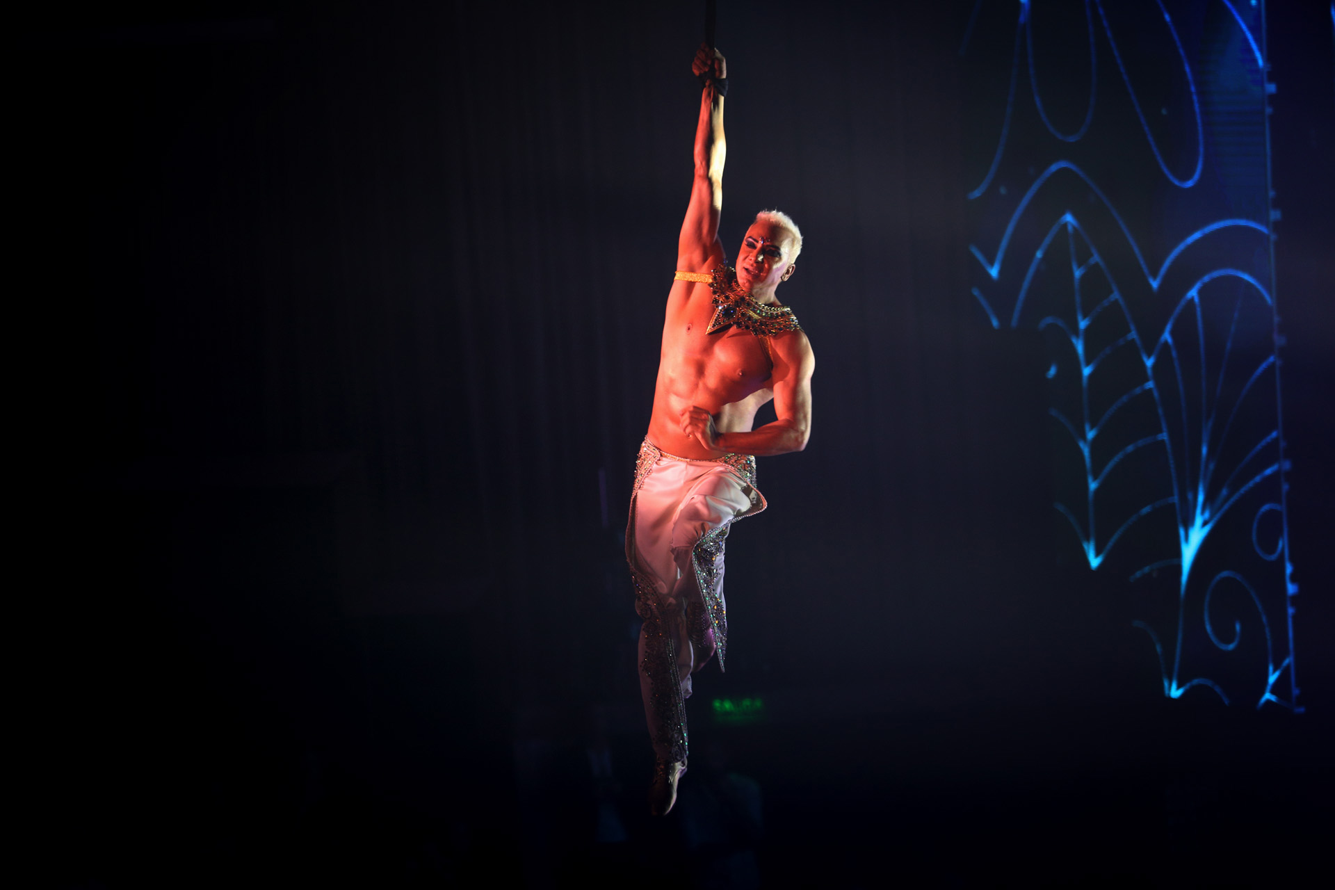 Flavio encabeza Mahatma en el teatro Luxor