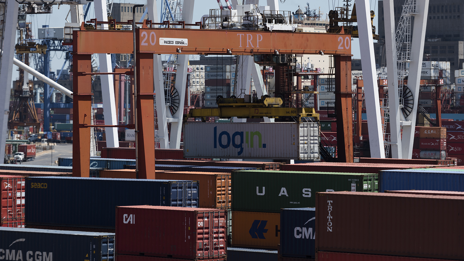 Las exportaciones de la Argentina apenas representan el 0,38% del total mundial (Adrián Escandar)