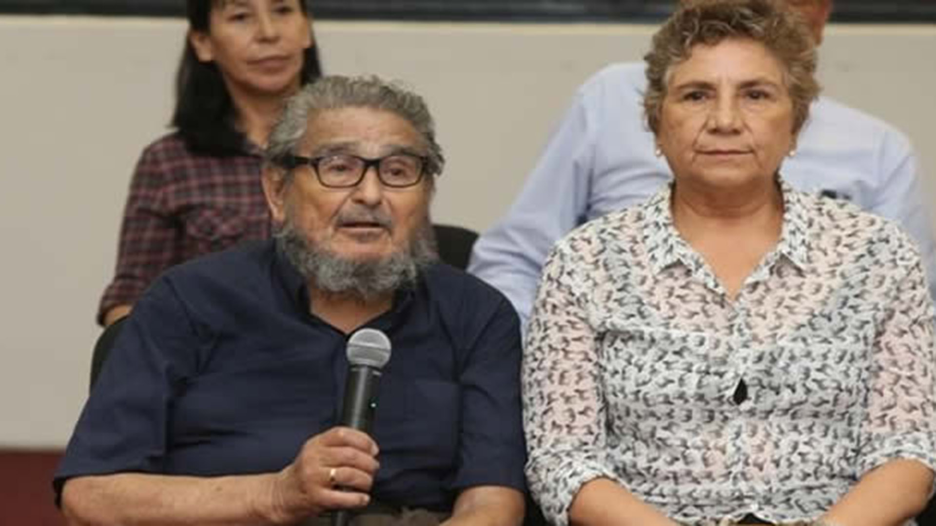 Abimael Guzmán, líder de Sender Luminoso, junto a su esposa, Elena Yparraguirre