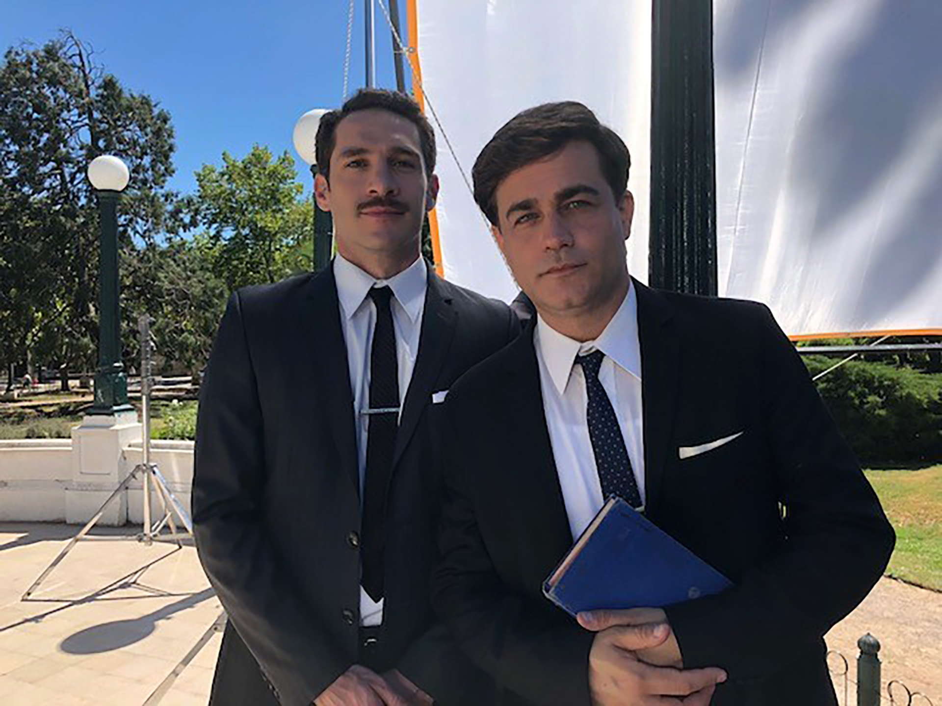 Gastón Pauls junto a Michel Noher en la filmación de “Palau”, la película basada en la vida de Luis Palau, uno de los líderes de fe más influyentes del mundo