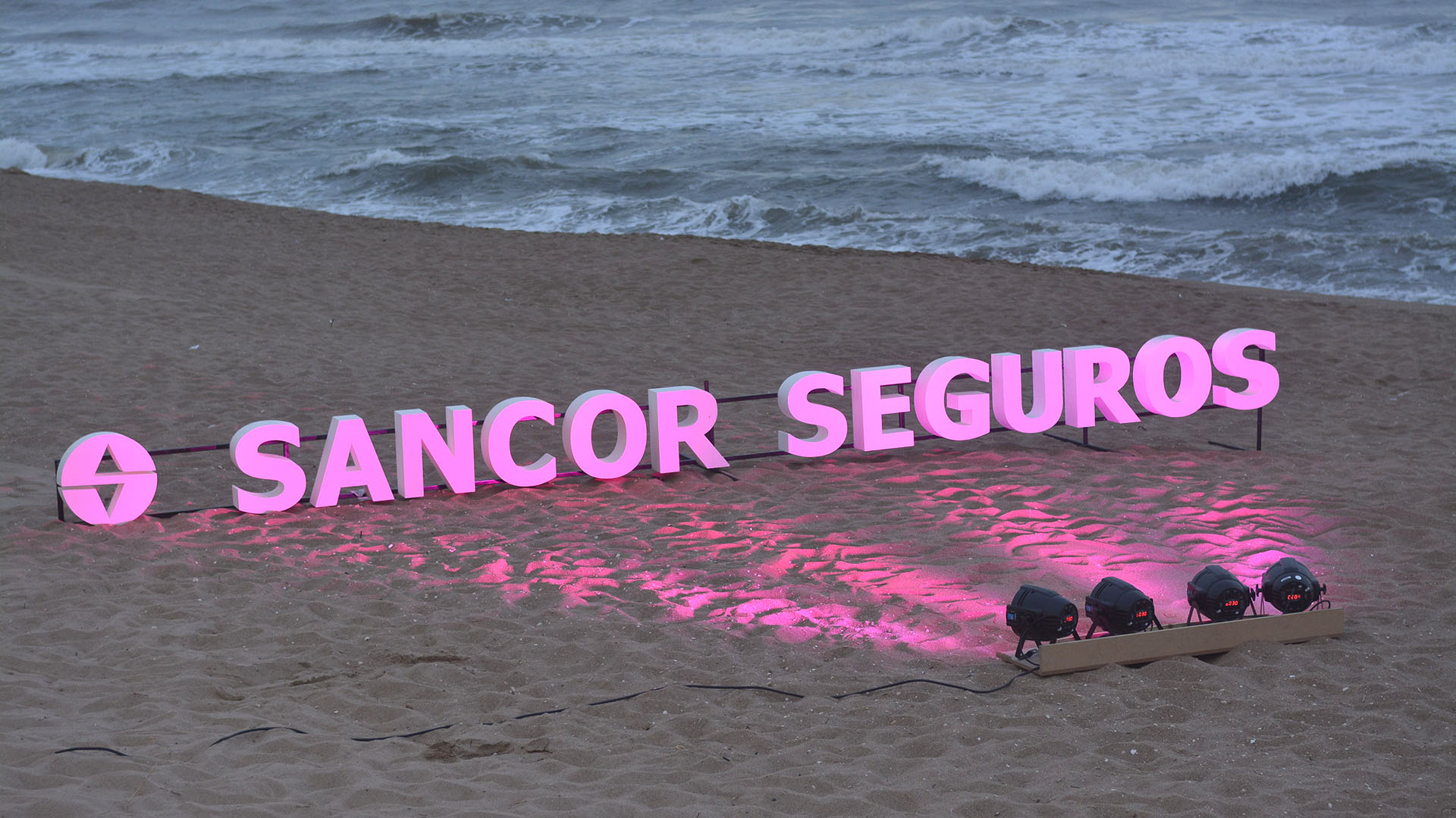 Con 72 años de trayectoria, Sancor Seguros lidera el mercado asegurador argentino. Cuenta con oficinas en todo el país y hoy también tiene presencia directa en Uruguay, Paraguay y Brasil.